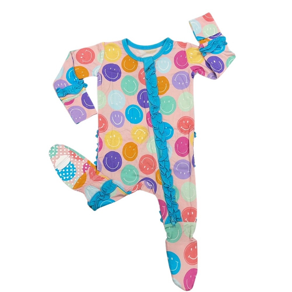 Macaron + Me Smiley Ruffle Bamboo Footie 0-3 3-6 6-9 months